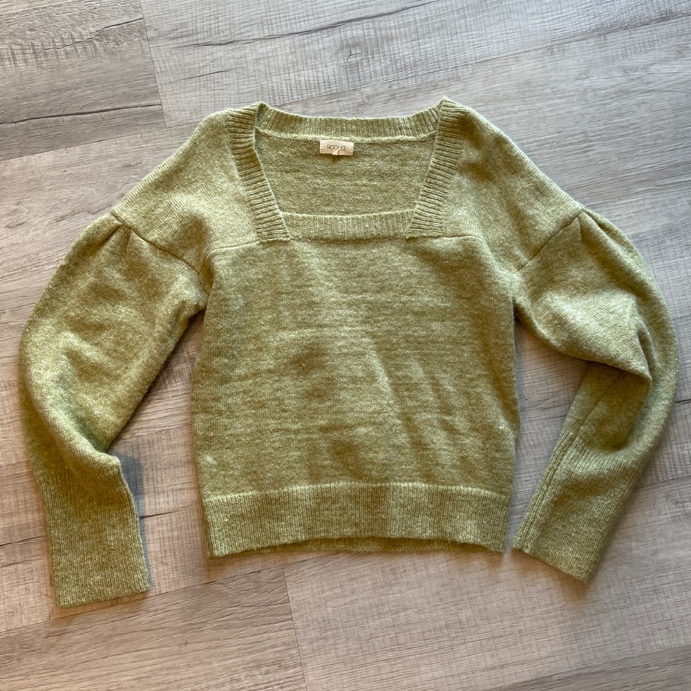 Green sweater. Square neck